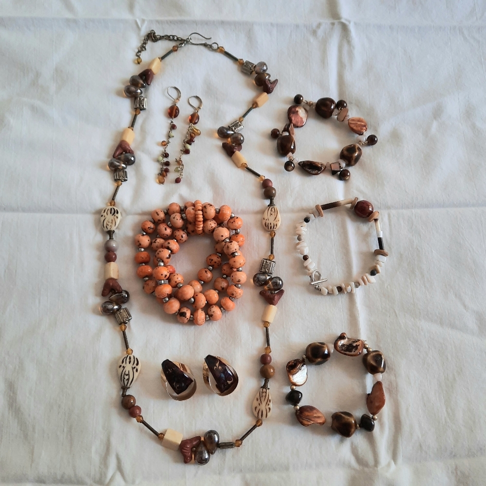 BOHO JEWELRY LOT, 1 NECKLACE, 4 BRACELETS & 2 PAIR EARRINGS